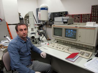 доц. І.О. Шпетний в лабораторії Інституту фізики (м.Майнц, Німеччина, 2012 р.)